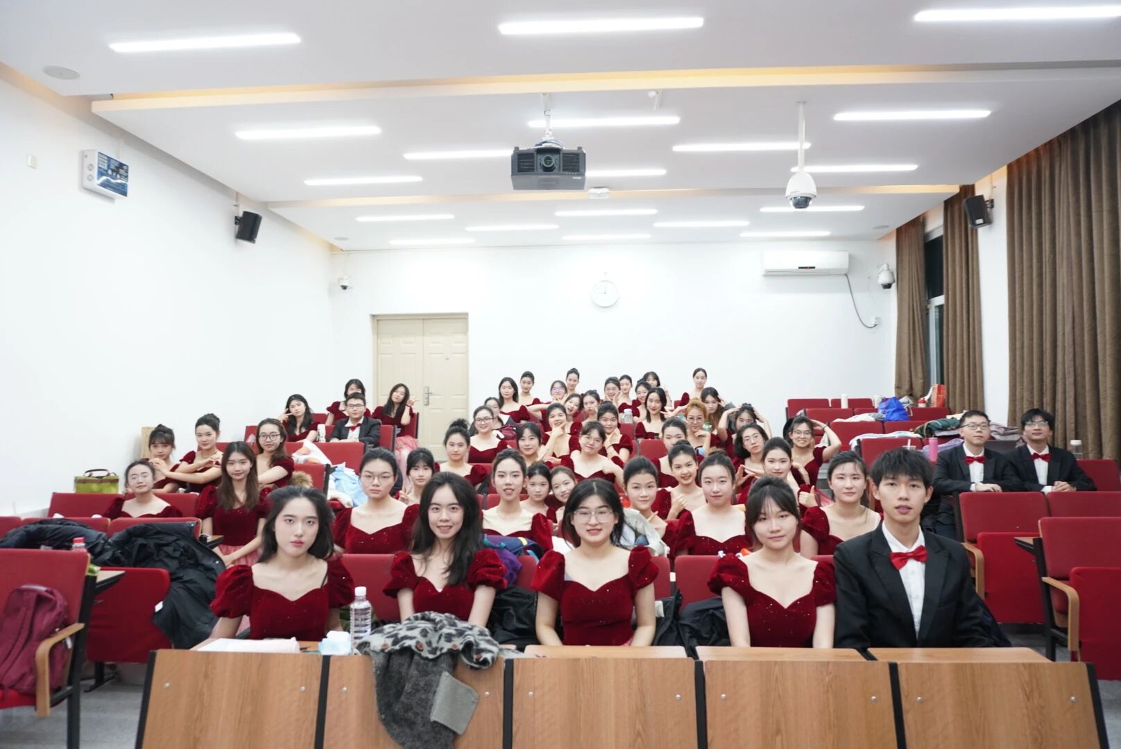 微信图片_2025-12-12_101856_136.jpg